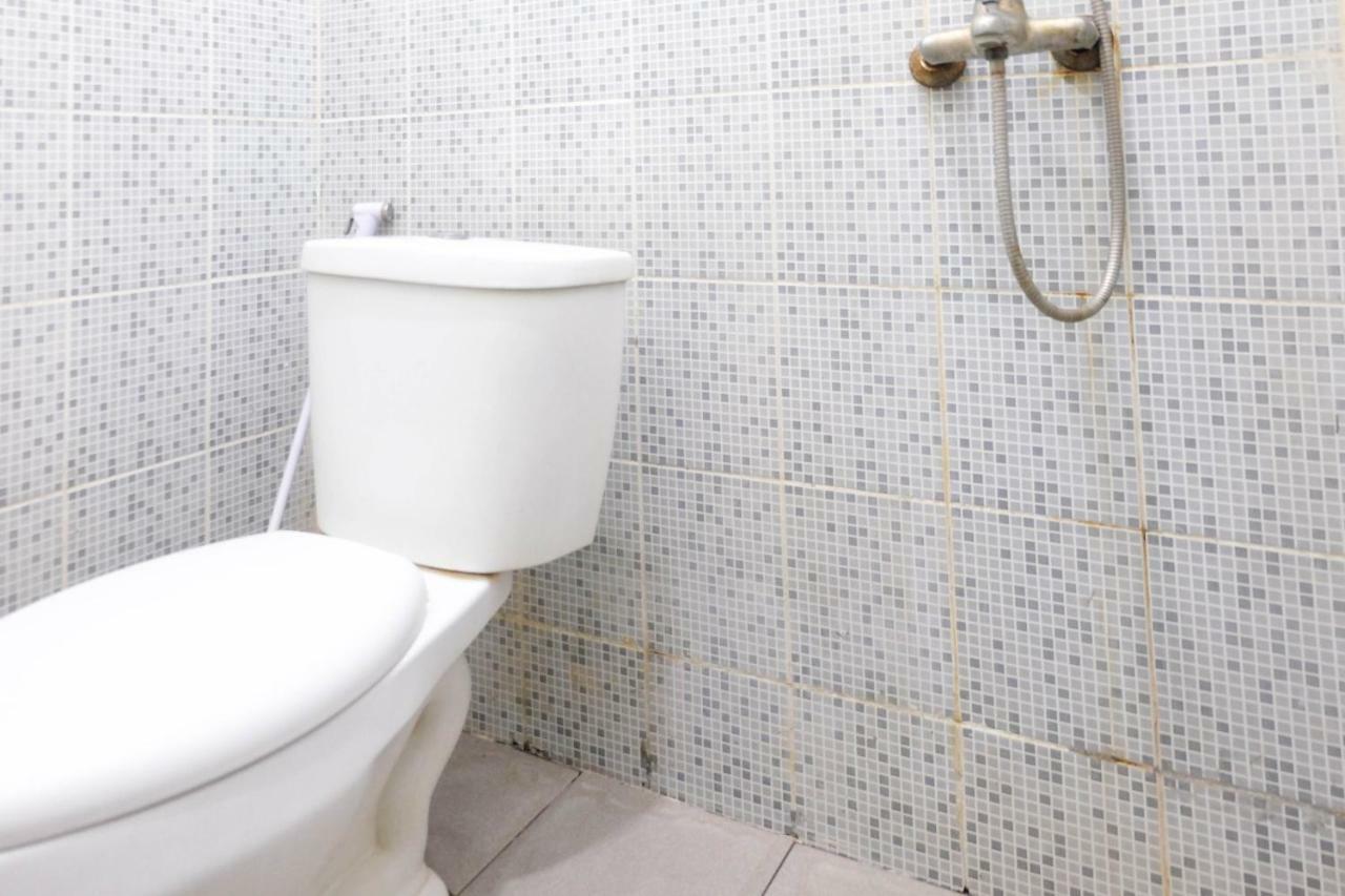 Reddoorz Near Ahmad Yani Airport 3 Hotell Semarang Exteriör bild