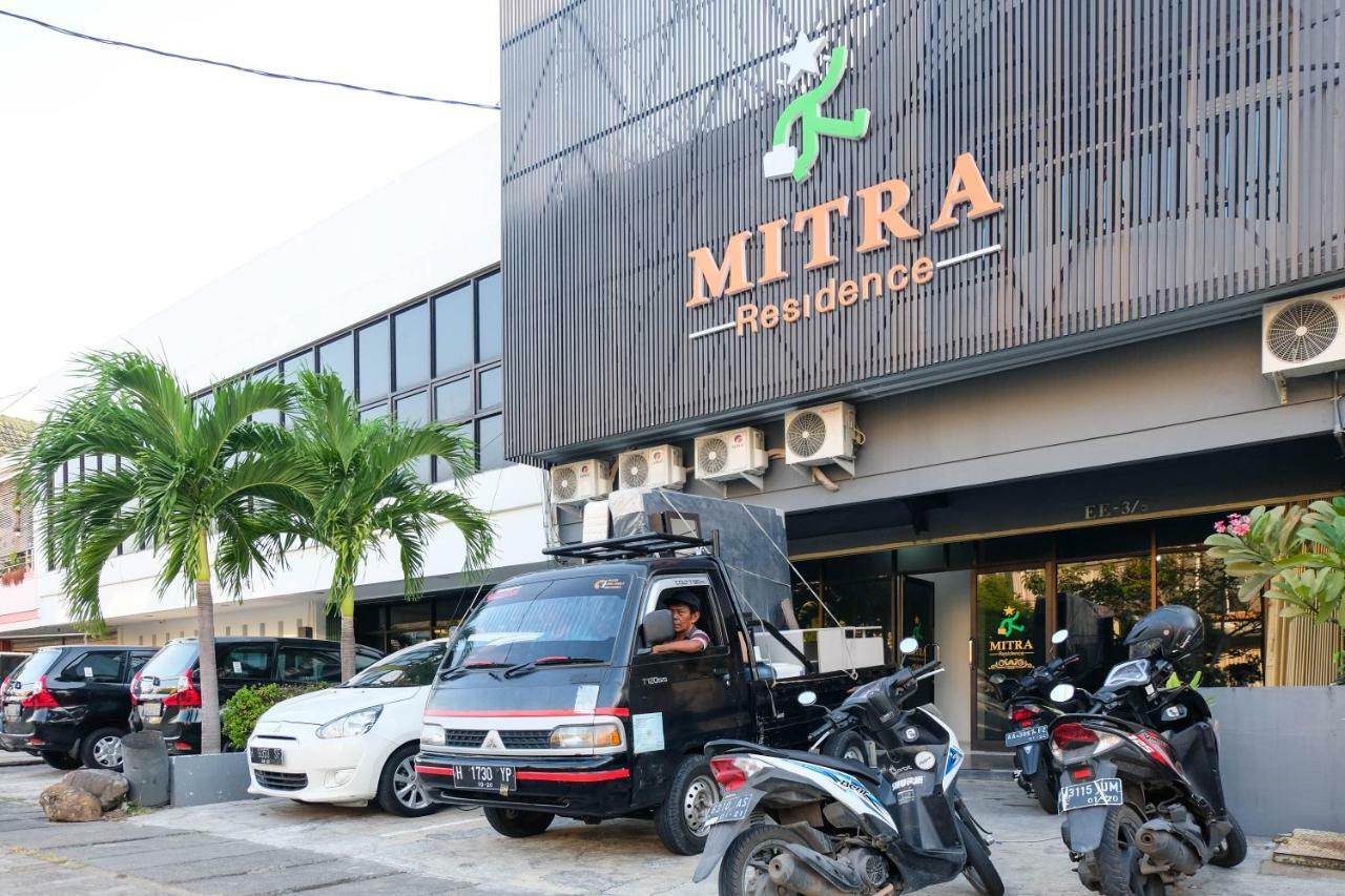 Reddoorz Near Ahmad Yani Airport 3 Hotell Semarang Exteriör bild